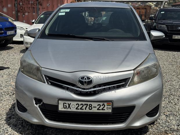 Toyota Yaris SE Hatchback 5dr 2012 Silver