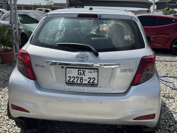 Toyota Yaris SE Hatchback 5dr 2012 Silver