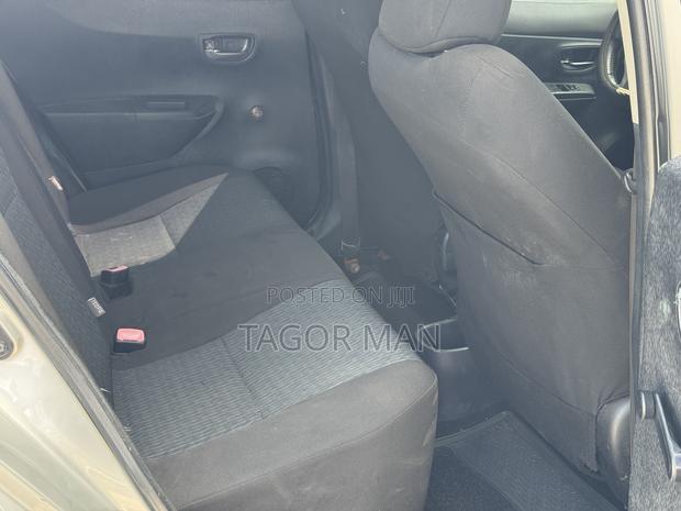 Toyota Yaris SE Hatchback 5dr 2012 Silver