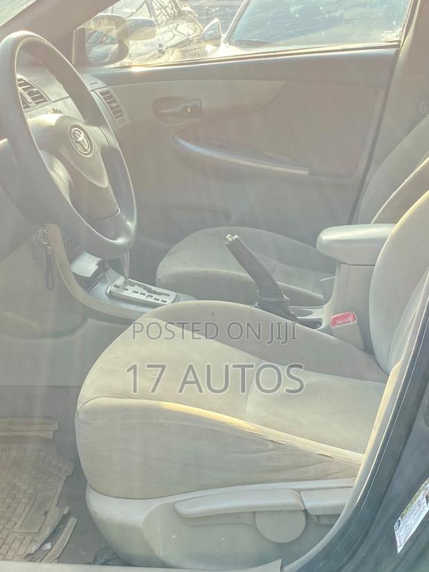 Toyota Corolla 2010 Silver