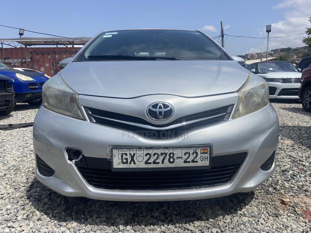 Toyota Yaris 2012 Silver