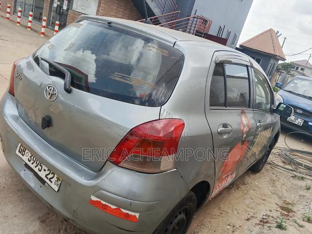 Toyota Vitz 2010 Gray