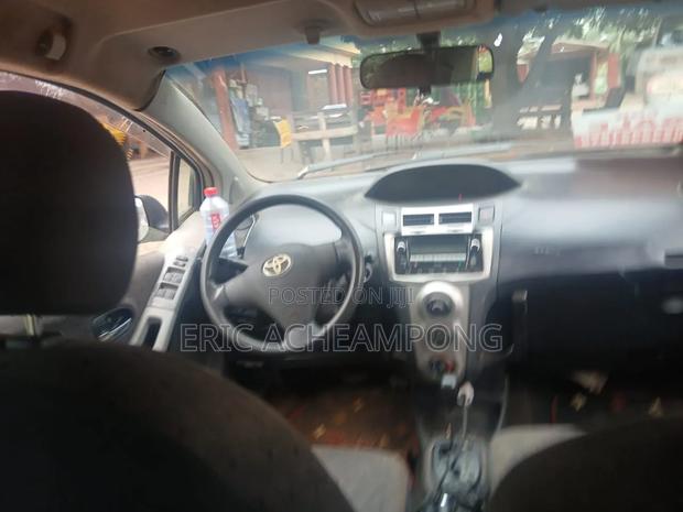 Toyota Vitz 2010 Gray