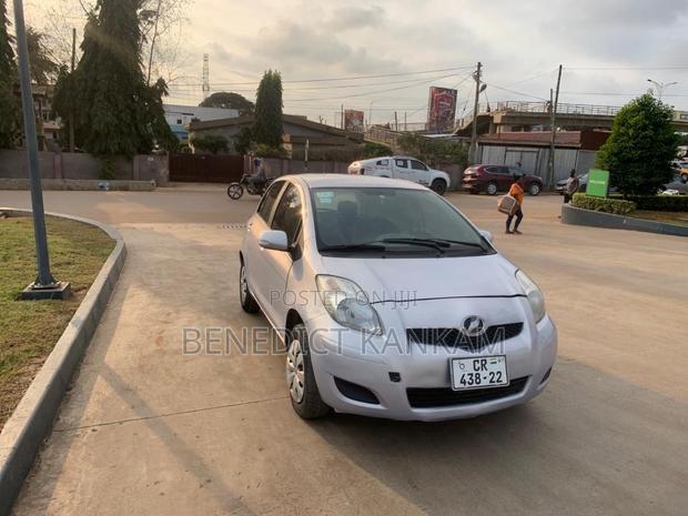 Toyota Vitz 1.0 FWD 5dr 2010 Silver