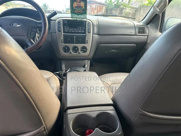 Ford Explorer 2005 Black