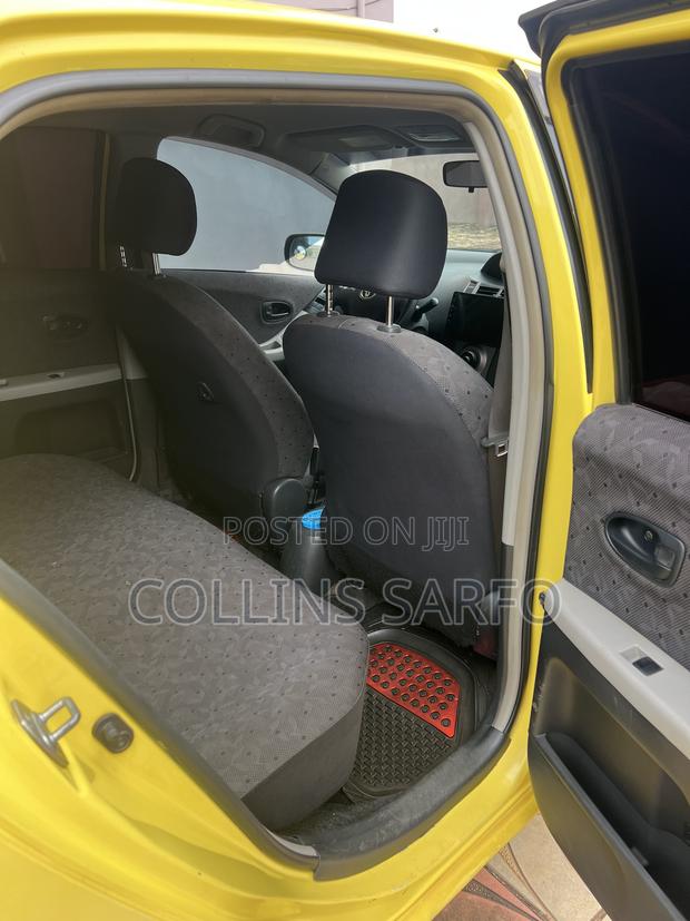 Toyota Vitz 1.3 FWD 5dr 2010 Yellow