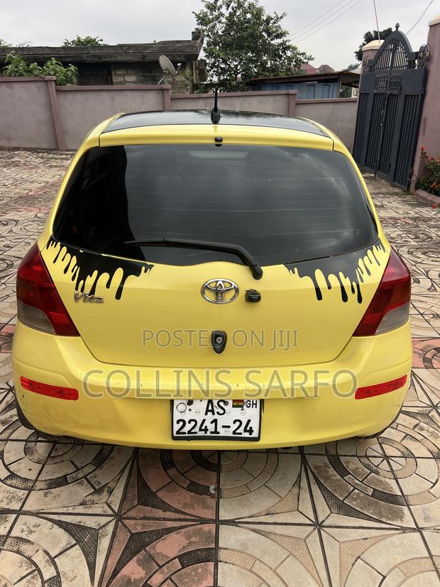 Toyota Vitz 1.3 FWD 5dr 2010 Yellow