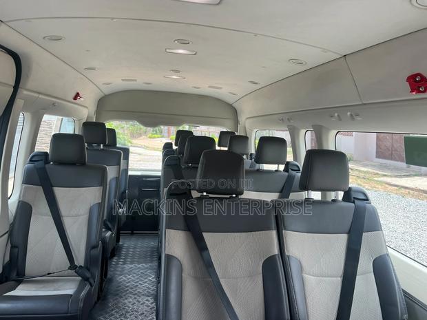 Toyota GranAce 2021 White