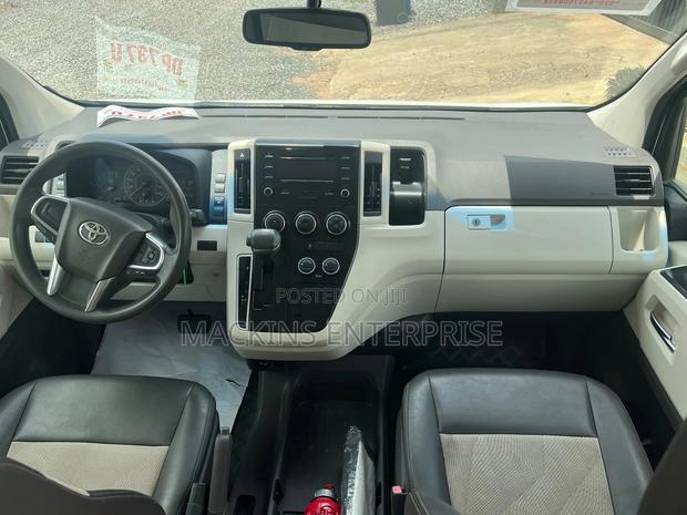Toyota GranAce 2021 White