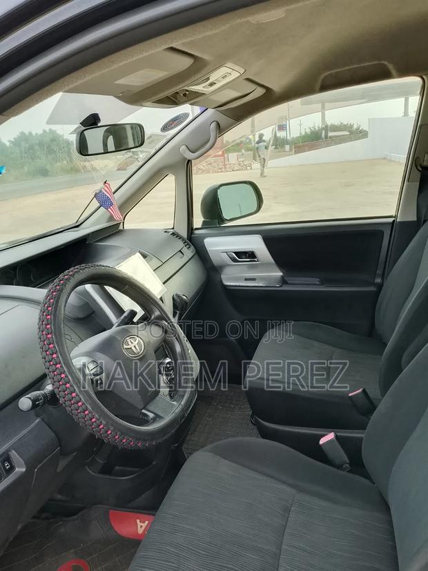 Toyota Voxy X 4WD 8-Seater 2013 Black