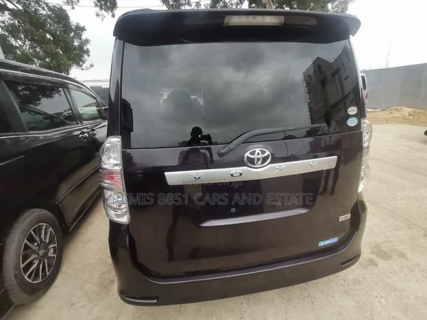 Toyota Voxy 2012 Black