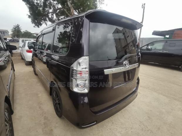 Toyota Voxy 2012 Black