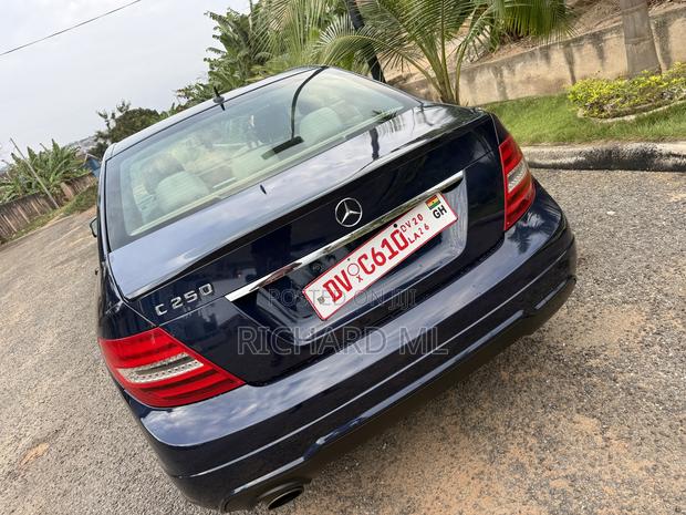 Mercedes-Benz C250 2014 Blue