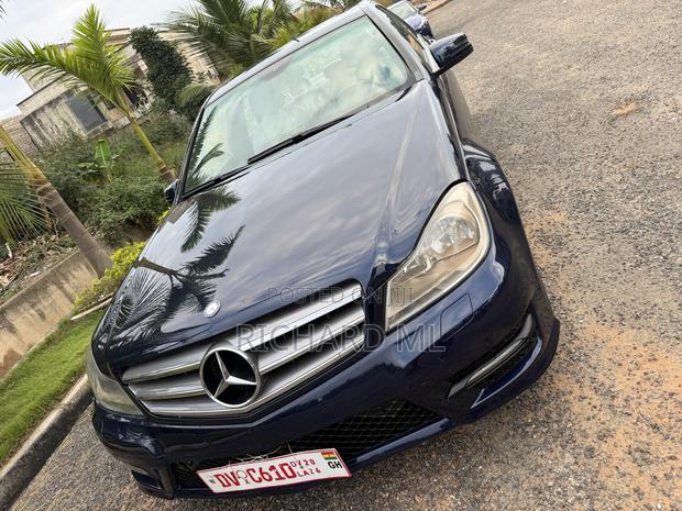Mercedes-Benz C250 2014 Blue