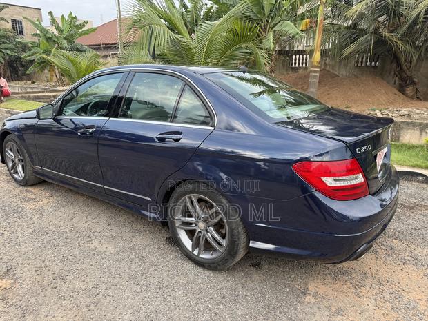 Mercedes-Benz C250 2014 Blue