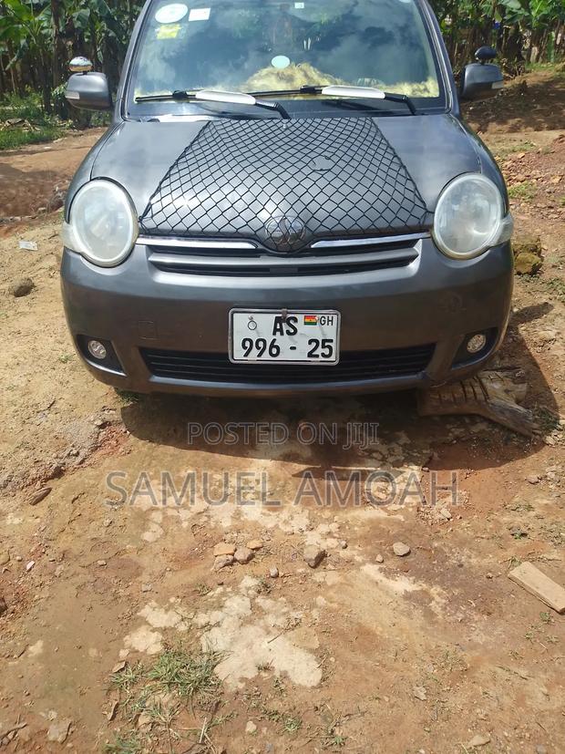 Toyota Sienta 2011 Gray