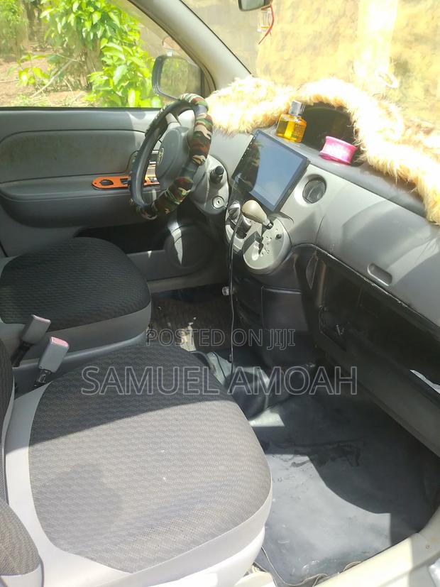 Toyota Sienta 2011 Gray