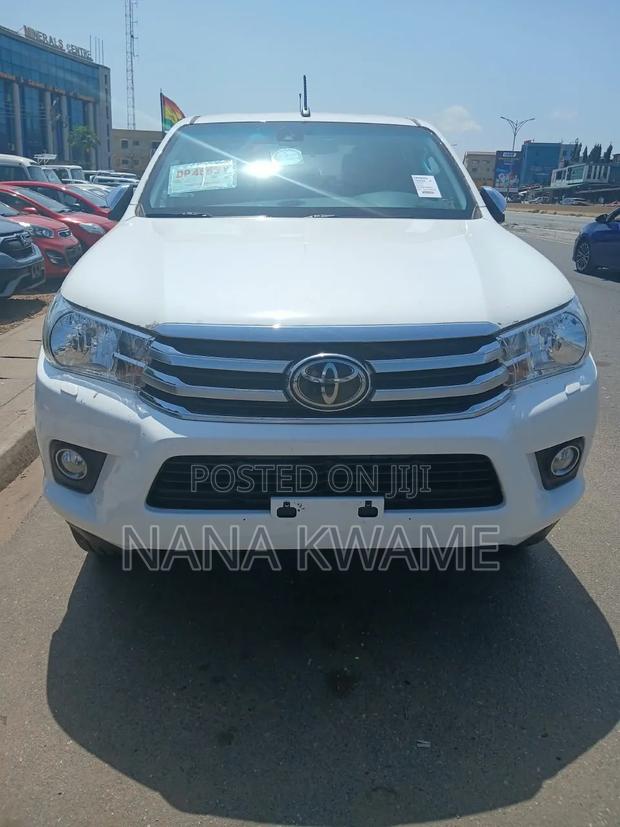 Toyota Hilux 2018 White