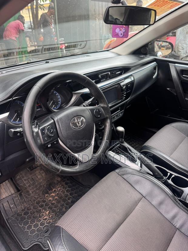 Toyota Corolla 2016 Black
