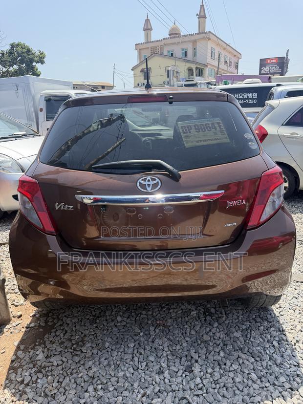 Toyota Vitz 1.3 FWD 5dr 2013 Brown