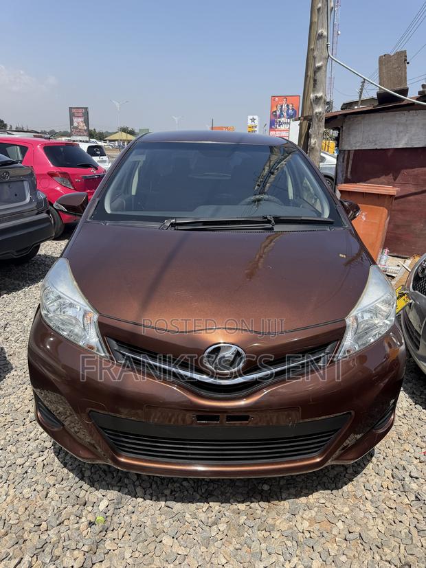Toyota Vitz 1.3 FWD 5dr 2013 Brown