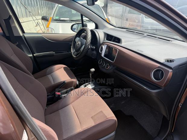 Toyota Vitz 1.3 FWD 5dr 2013 Brown