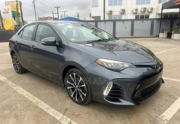 Toyota Corolla SE 4dr Sedan (1.8L 4cyl CVT) 2017