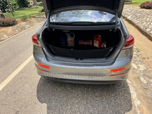 Hyundai Elantra SE 2018 Gray