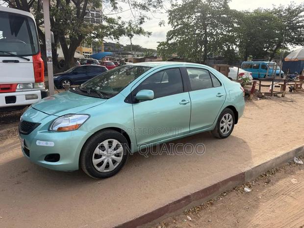 Toyota Yaris 2010 Green