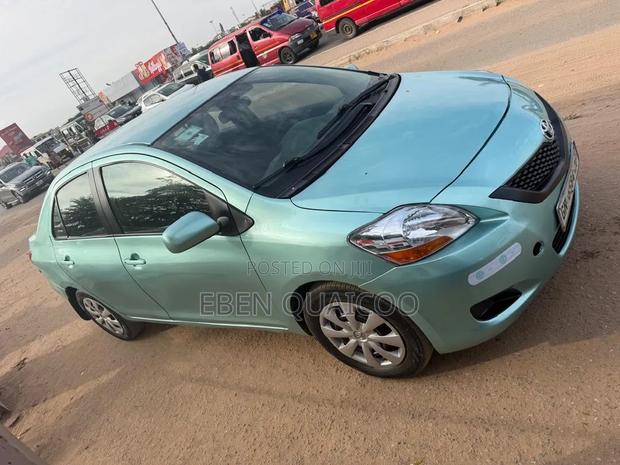 Toyota Yaris 2010 Green
