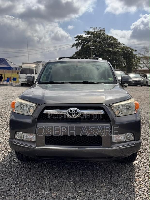 Toyota 4-Runner Limited 4WD 2011