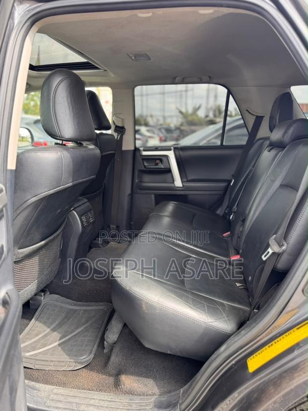 Toyota 4-Runner Limited 4WD 2011