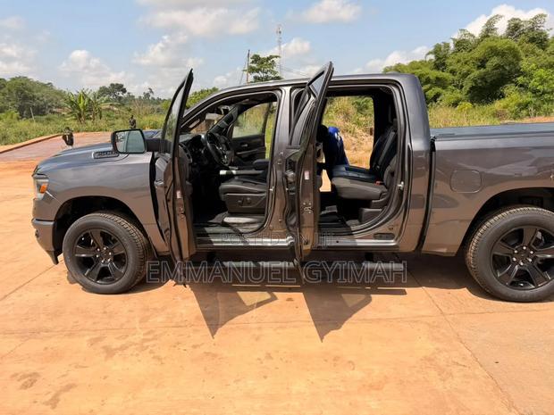 RAM 1500 2022 Black