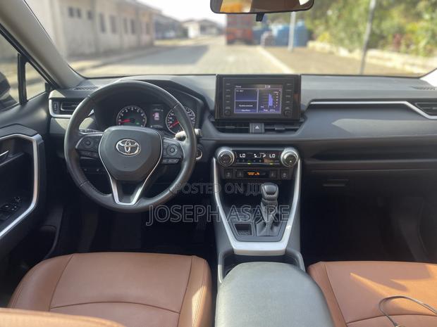 Toyota RAV4 XLE 2022 Black