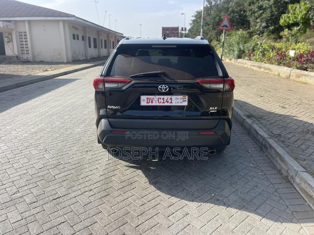 Toyota RAV4 XLE 2022 Black