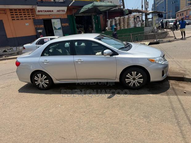 Toyota Corolla 2012 Silver