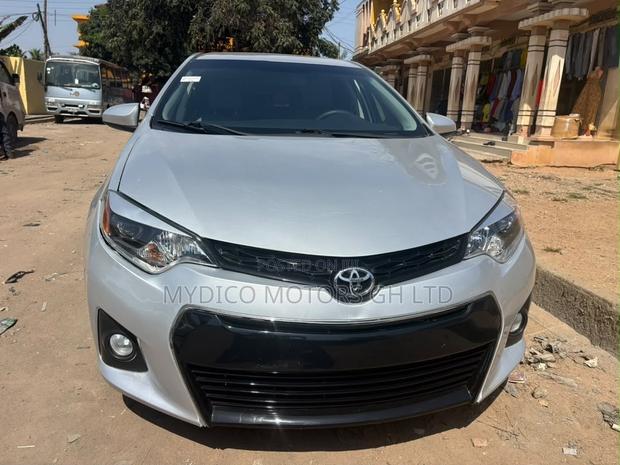 Toyota Corolla LE 4dr Sedan (1.8L 4cyl CVT) 2016 Silver