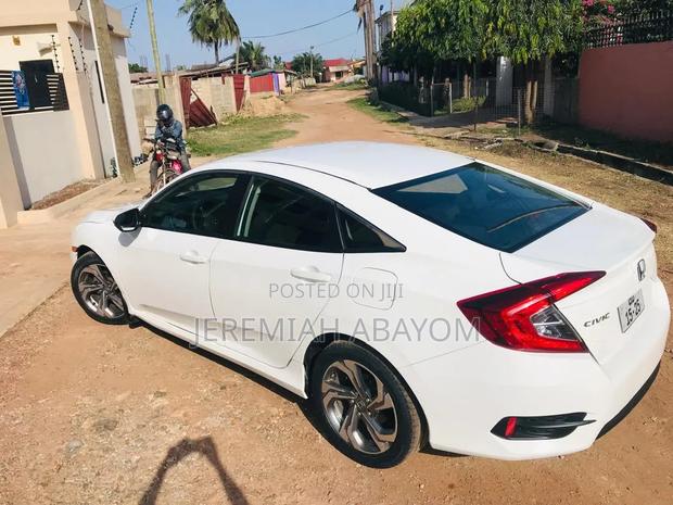 Honda Civic 2018 White