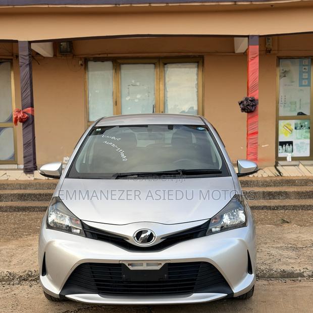 Toyota Vitz 1.3 FWD 5dr 2016 Silver