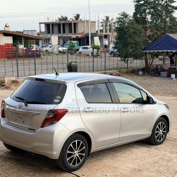 Toyota Vitz 1.3 FWD 5dr 2016 Silver