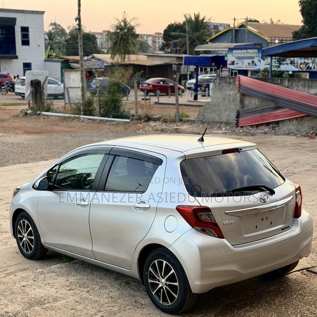 Toyota Vitz 1.3 FWD 5dr 2016 Silver