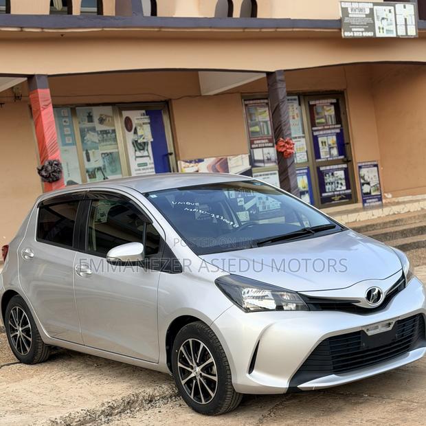 Toyota Vitz 1.3 FWD 5dr 2016 Silver