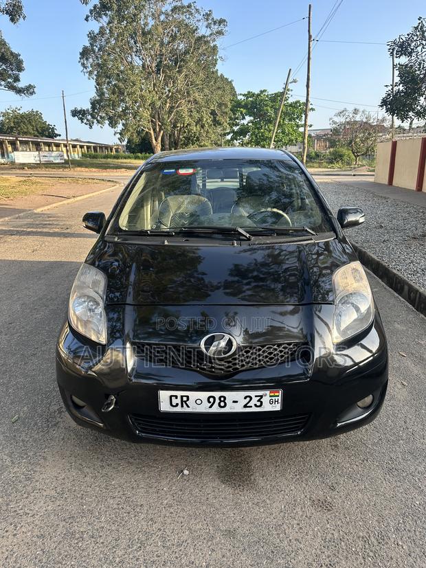Toyota Vitz 2010 Black