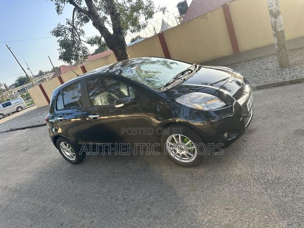 Toyota Vitz 2010 Black