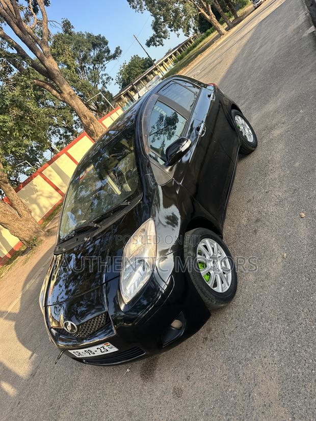 Toyota Vitz 2010 Black