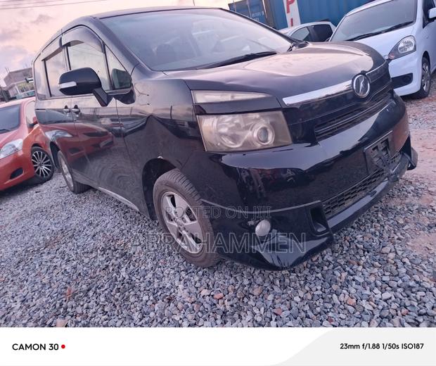 Toyota Voxy X 2WD 8-Seater 2011 Black