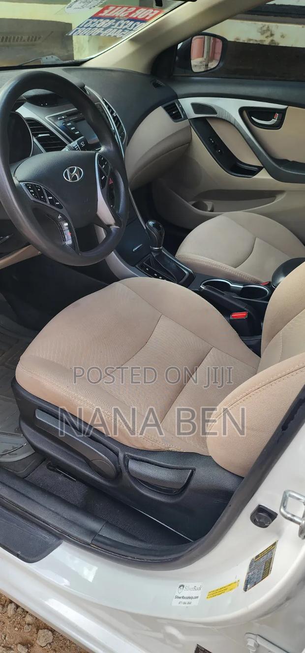Hyundai Elantra SE Sedan FWD (1.8L 4cyl 6A) 2016 White