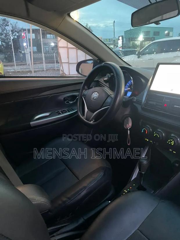 Toyota Yaris L Hatchback 5dr 2017 Red