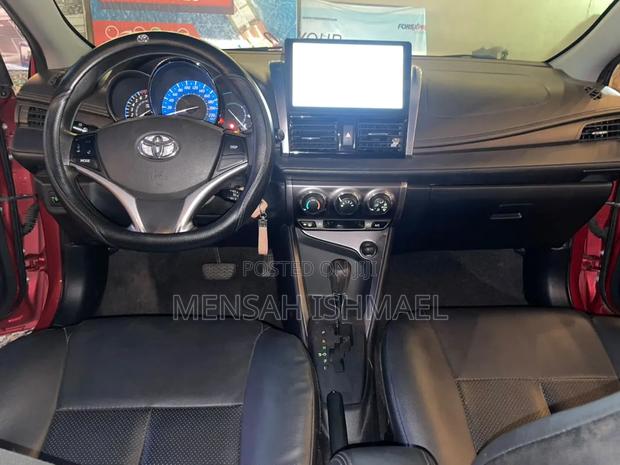 Toyota Yaris L Hatchback 5dr 2017 Red