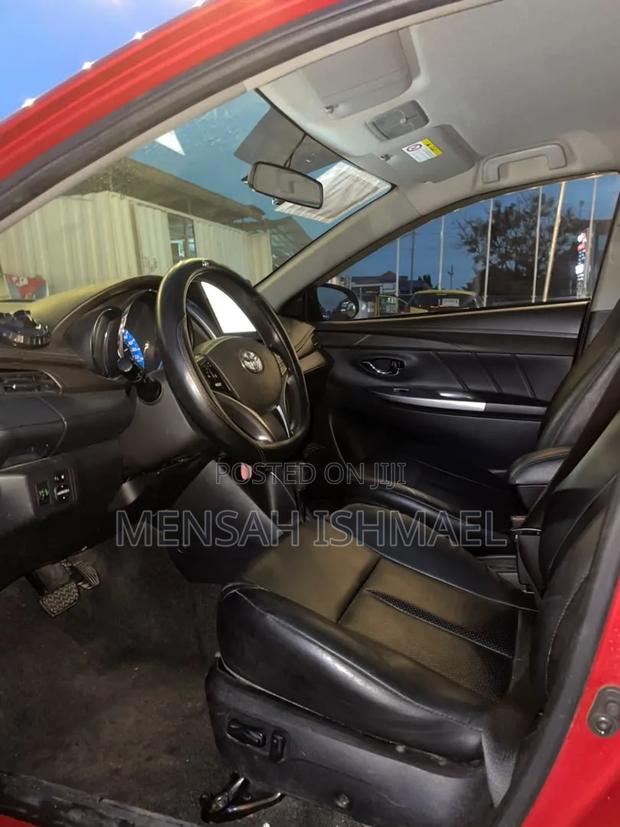Toyota Yaris L Hatchback 5dr 2017 Red